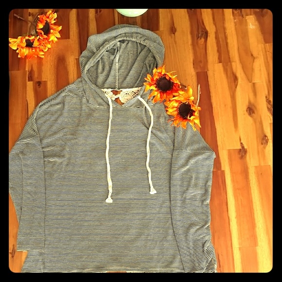 Hooded Top - Picture 1 of 3